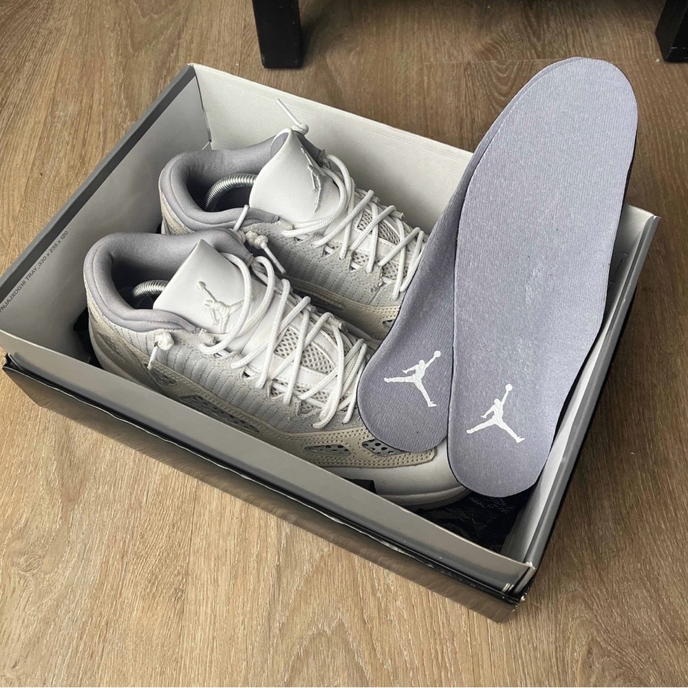 Air Jordan 11 Low - IE light gray